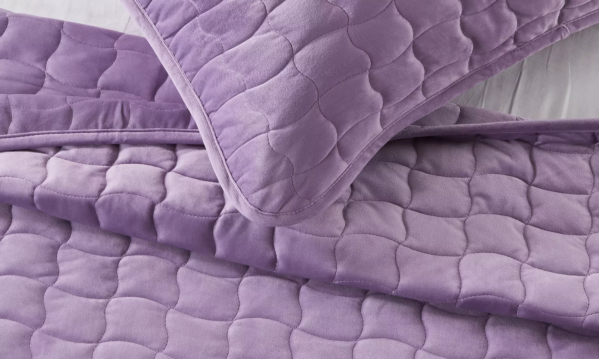 FreshFolds Luxury Velvet Stitched Quilt Set