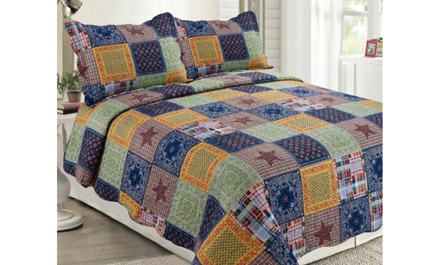 country-cottage-quilt-sets-3-piece-groupon