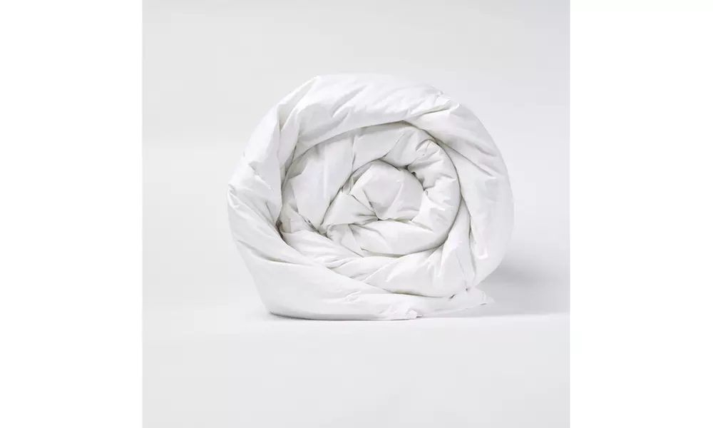 PlumaDown 700 Fill Power White Goose Down Summer Weight Comforter - Primary Image