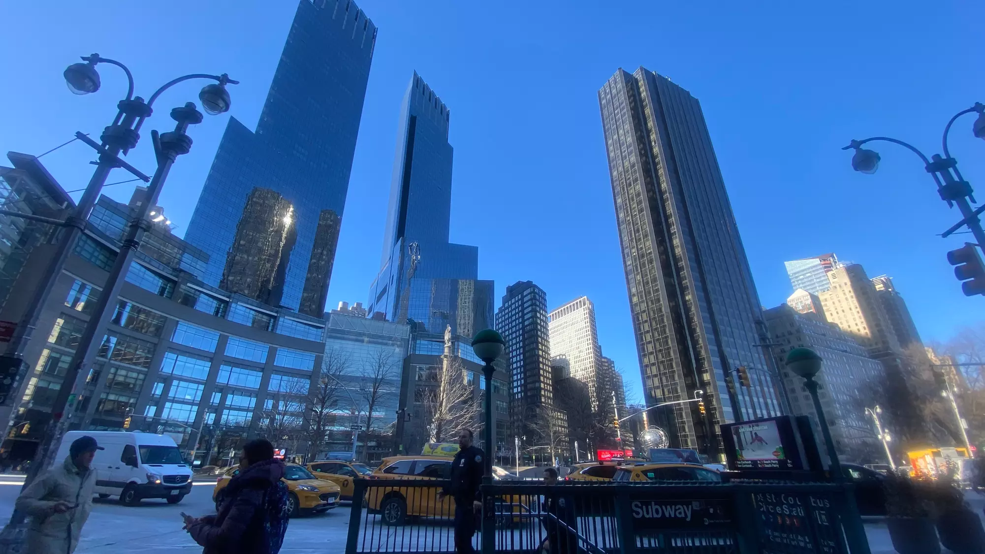 Bustronome NYC: Unforgettable Lunch & Dinner with Stunning Views for 1, 2, or 4 including a kid (Up to 31% Off)