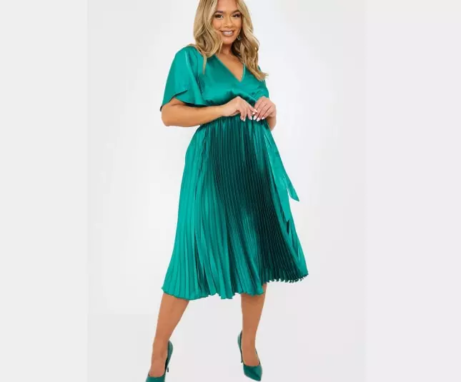 Emerald green wrap dress | 10 casual work Christmas party outfits