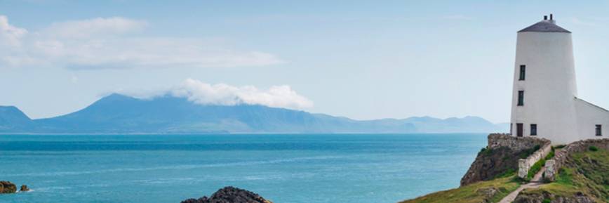 Free £85 Gift Card with Orders Over £700 at Sykes Cottages