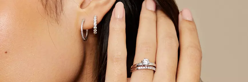 25% Off When You Buy 2 Wedding Rings at Diamonds Factory