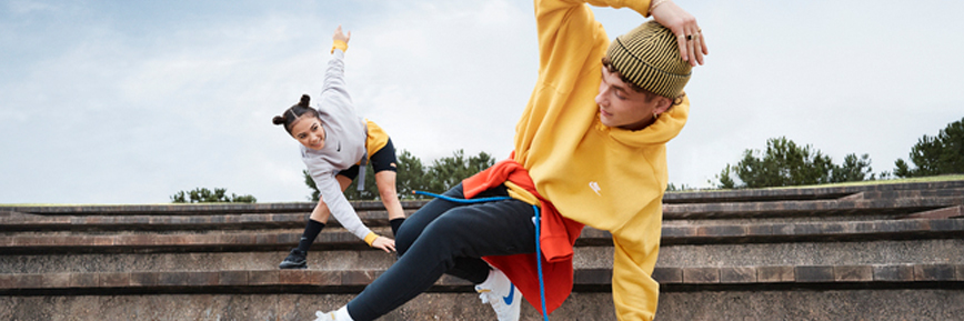 Find Men's jackets & gilets under 700 AED at Nike