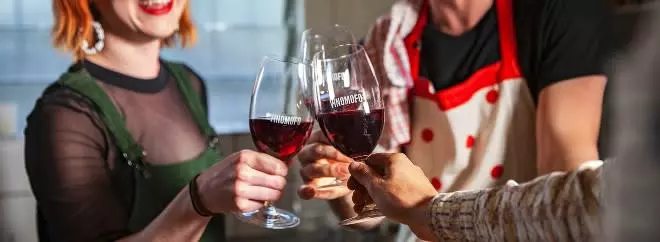 VINOMOFO wine